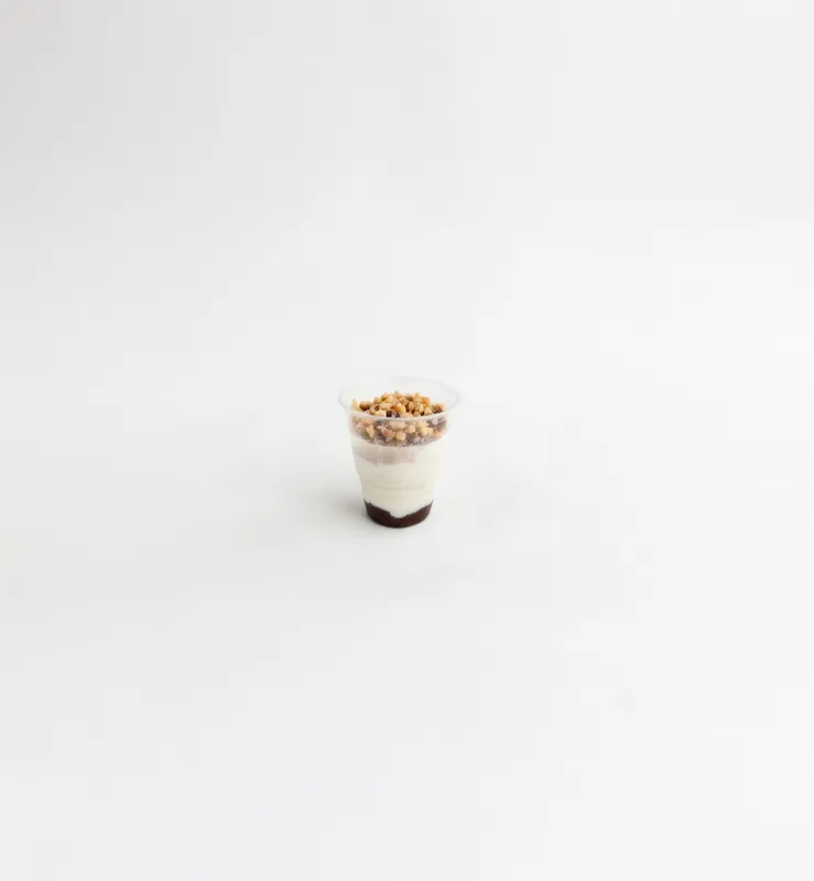 Vaso individual de yogurt light con granola sin lactosa de Delicius Food